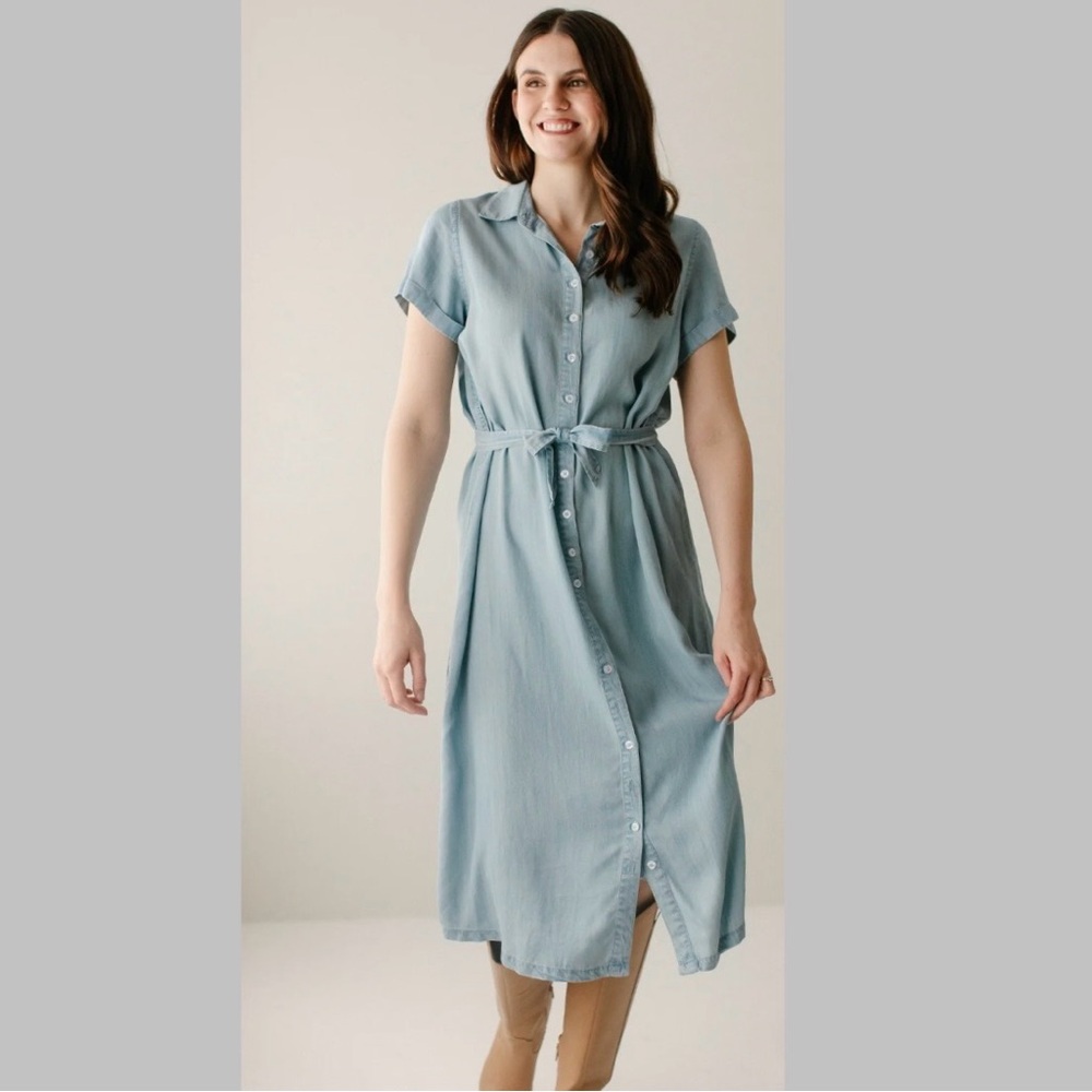 Chambray Button-Up Midi Dress in Light Wash - Picture 2 of 7